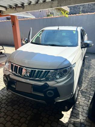 MITSUBISHI L200 TRITON 2.4 16V TURBO DIESEL SPORT HPE TOP CD 4P 4X4 AUTOMÁTICO MITSUBISHI L200 TRITON 2.4 16V TURBO DIESEL SPORT HPE TOP CD 4P 4X4 AUTOMÁTICO